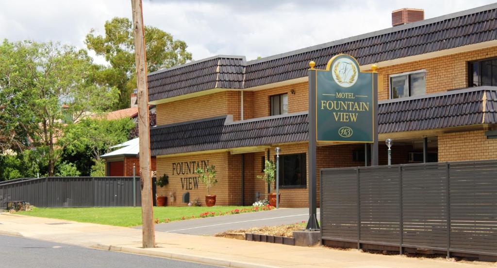 a building with a sign in front of it at Fountain View Motel in Dubbo