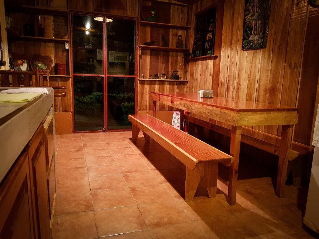 Kuchyň nebo kuchyňský kout v ubytování Greemount Hotel