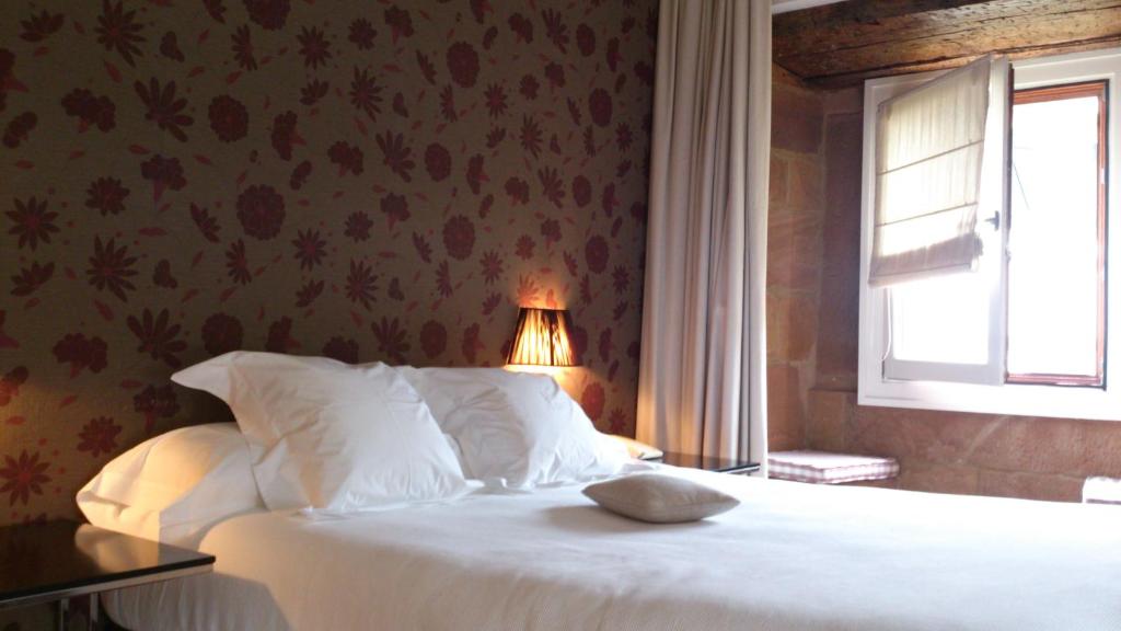 Postel nebo postele na pokoji v ubytování Hotel Palacio Muñatones