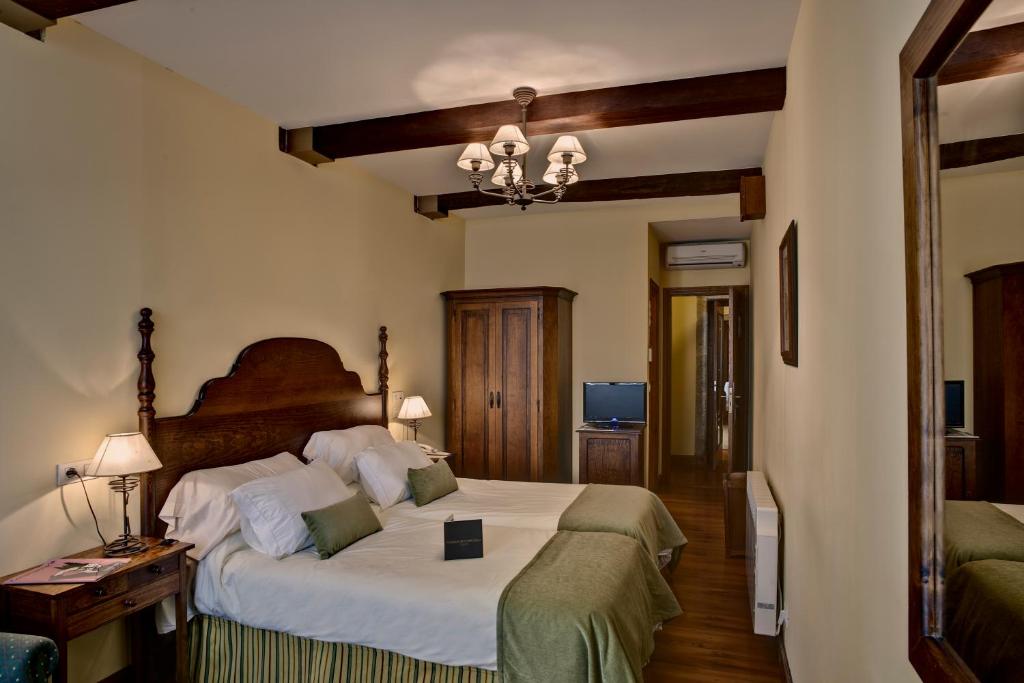 A bed or beds in a room at Airas Nunes by Pousadas de Compostela
