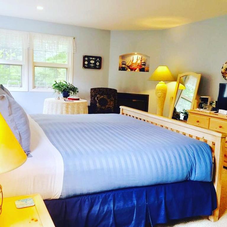 Een bed of bedden in een kamer bij Seafarer Bed & Breakfast