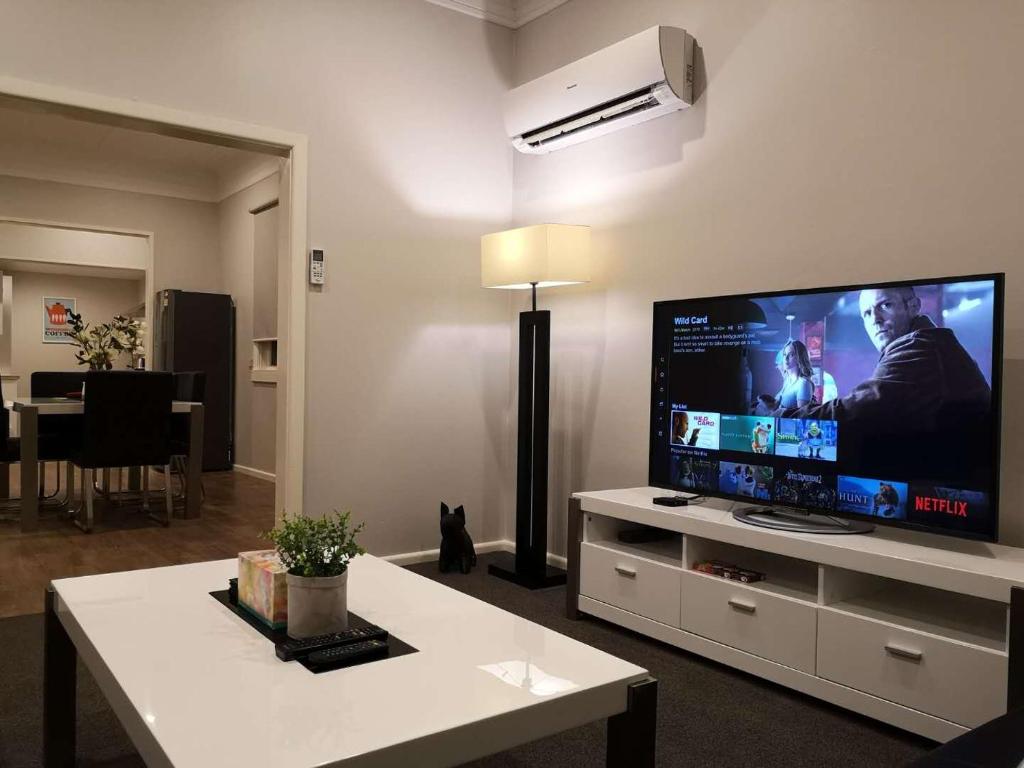 Home Sweet Home - Maison De Trois Chambres