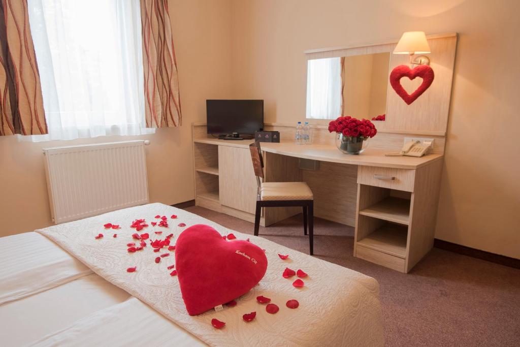 Posteľ alebo postele v izbe v ubytovaní Arena Hotel Spa & Wellness