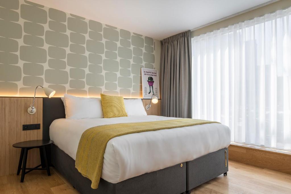 PREMIER SUITES Antwerp客房内的一张或多张床位