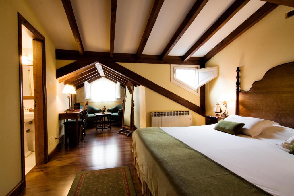 A bed or beds in a room at Airas Nunes by Pousadas de Compostela