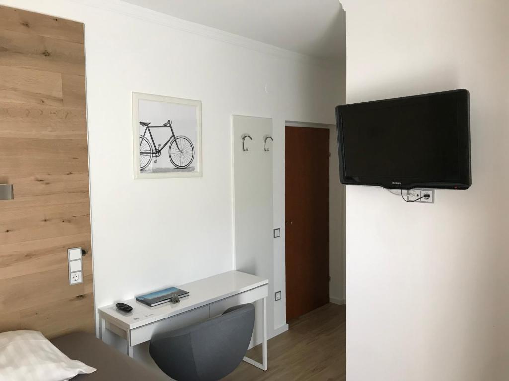 TV a/nebo společenská místnost v ubytování Gasthof "Zur Kanne"