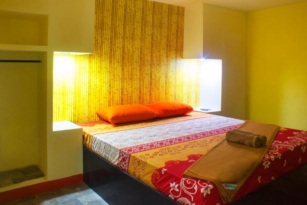 Postel nebo postele na pokoji v ubytování New Priok Indah Syariah Hotel