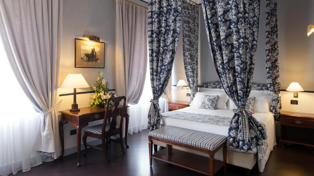Postel nebo postele na pokoji v ubytování Hotel Victoria & Iside Spa