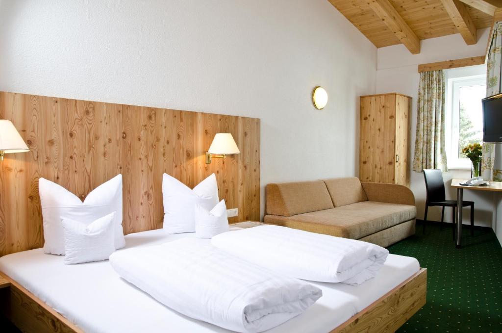 Posteľ alebo postele v izbe v ubytovaní Berghotel Rasis