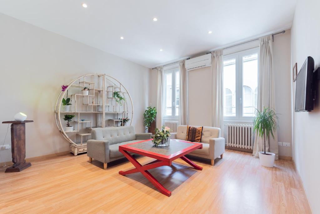 a living room with a table and a couch and a mirror at Apartment Egidio in Florence