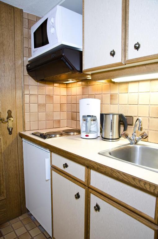 Kuchyňa alebo kuchynka v ubytovaní Berghotel Rasis