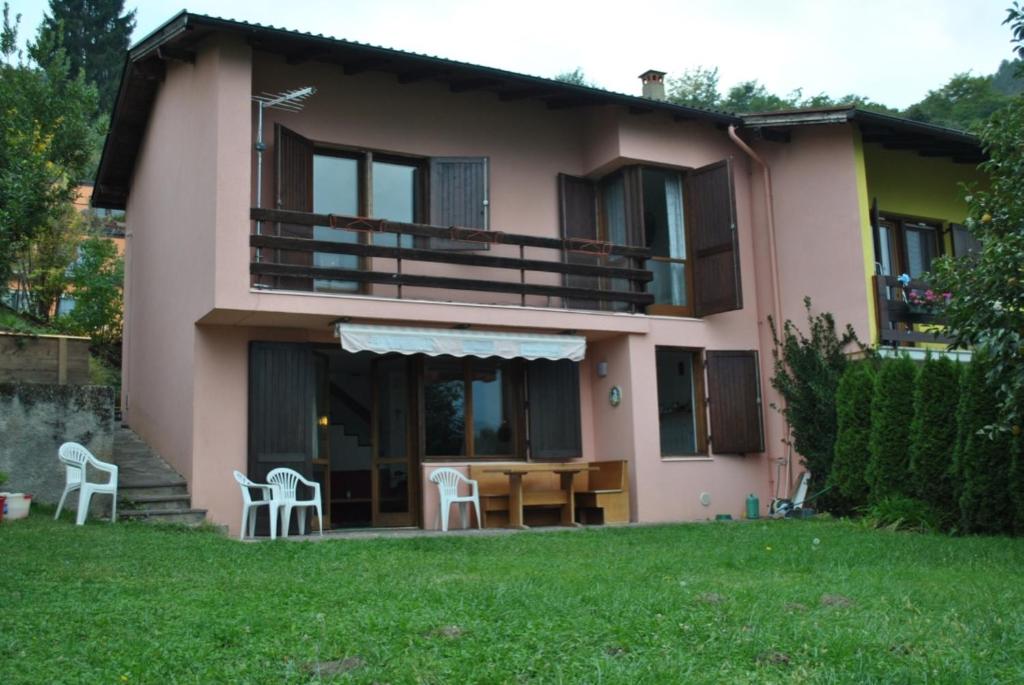 Zdjęcie z galerii obiektu Piccolo Paradiso w mieście Calceranica al Lago