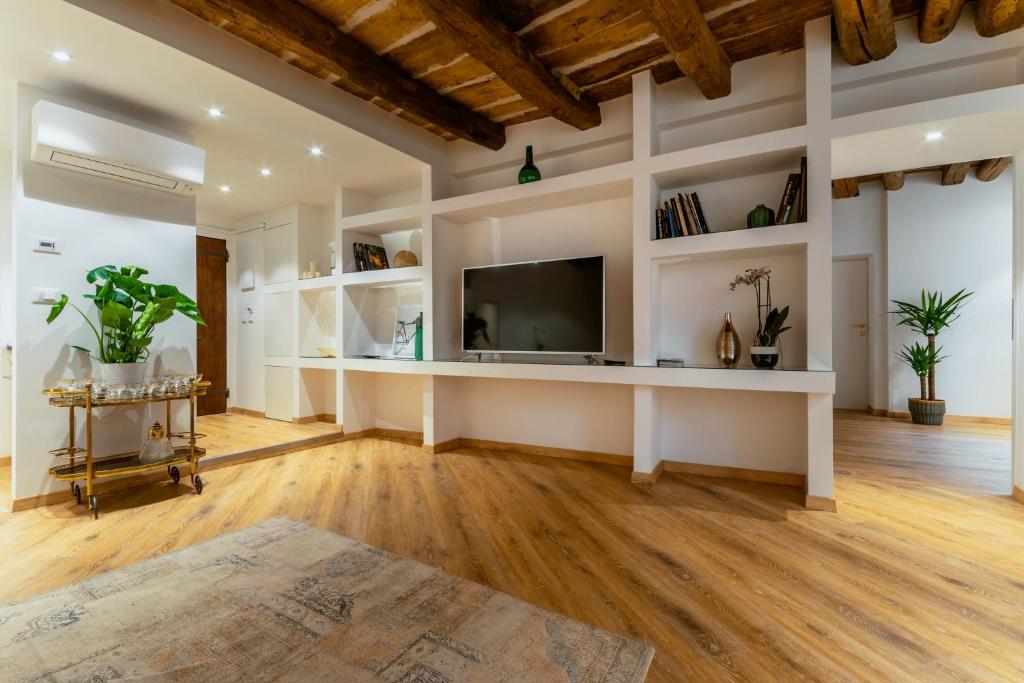 Telewizja i/lub zestaw kina domowego w obiekcie Clavature LuxuryApartment