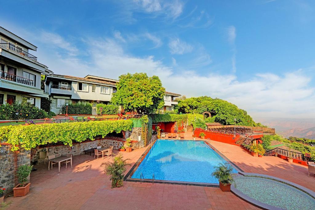 Bazén v ubytování Ramsukh Resorts and Spa nebo v jeho okolí