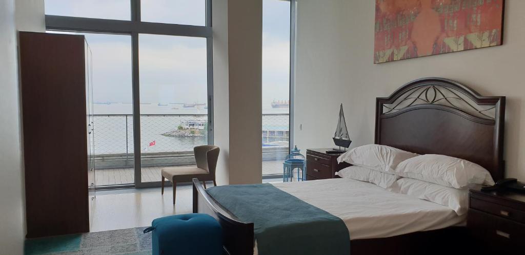 Postel nebo postele na pokoji v ubytování Ataköy Marina Park Hotel Residence