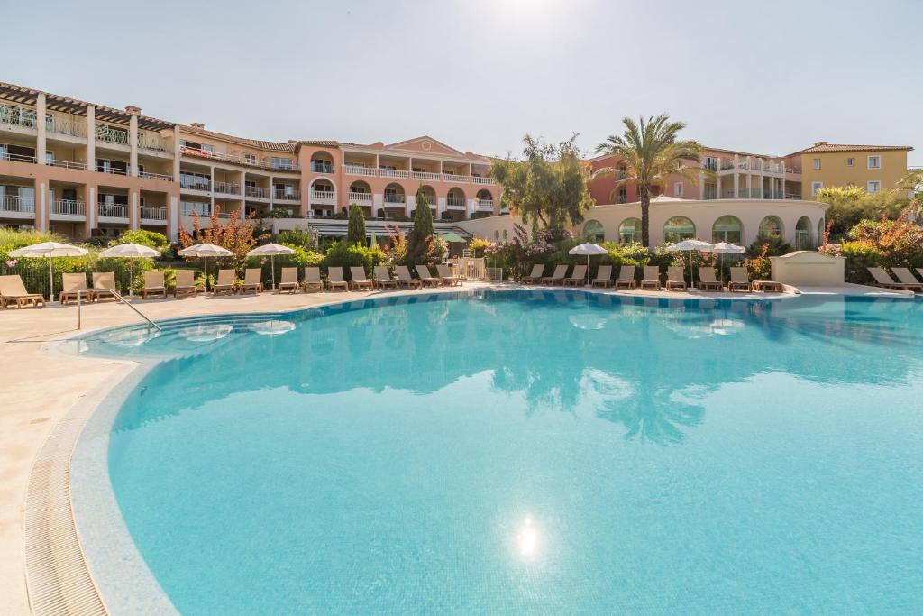 Bazén v ubytování Résidence Pierre & Vacances Premium Les Calanques des Issambres nebo v jeho okolí