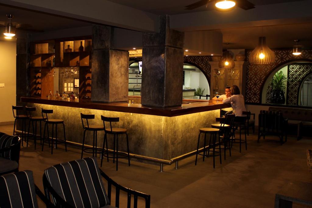 El salón o zona de bar de Don Pelayo Pacific Beach