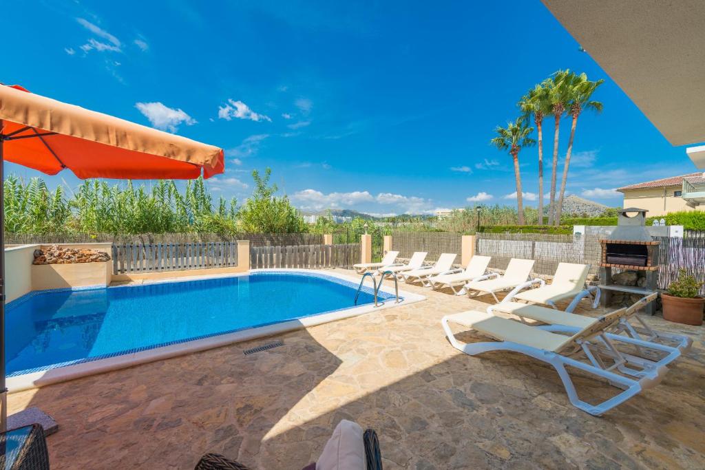 Bazén v ubytování Villa JERONIMO Alcudia by Mallorca Villa Selection nebo v jeho okolí