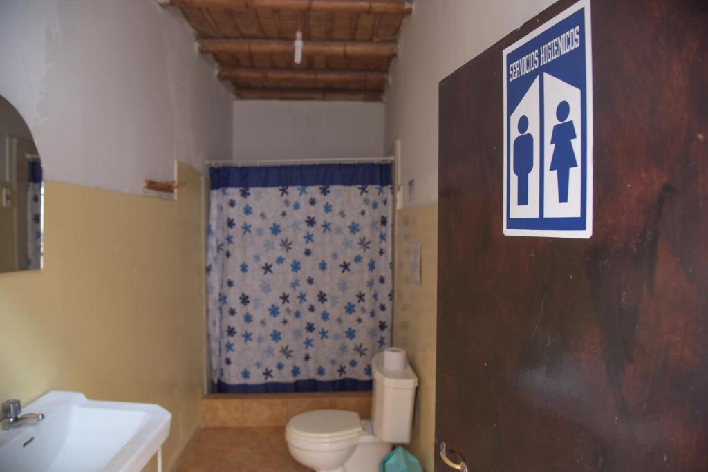 Koupelna v ubytování Brabant Hostal