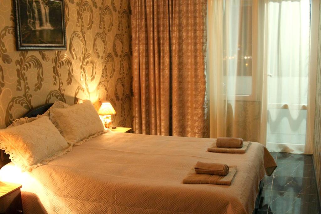 Postel nebo postele na pokoji v ubytování Georgian Hosts Tbilisi