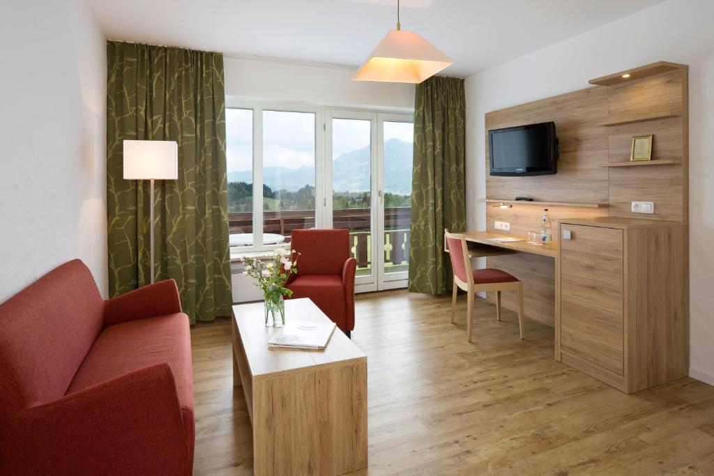 TV a/nebo společenská místnost v ubytování Ringhotel Nebelhornblick