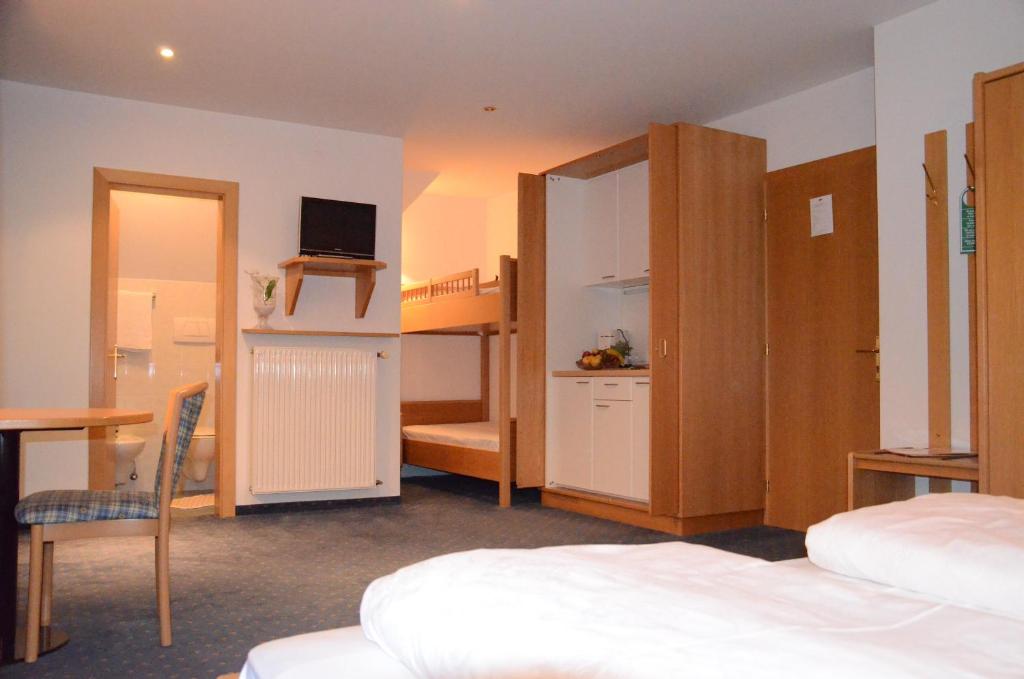 Kuchyň nebo kuchyňský kout v ubytování Hotel Lengsteinerhof