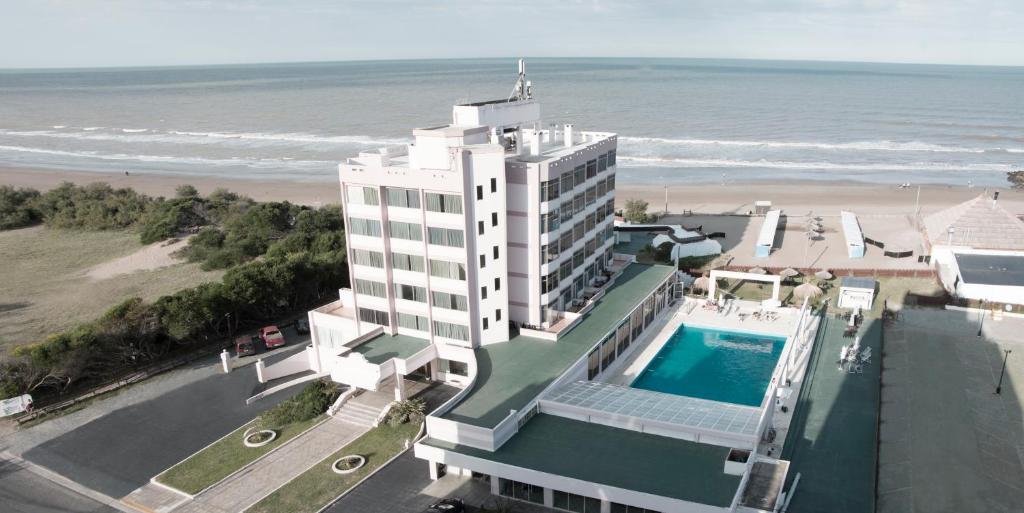 Vaade majutusasutusele Hotel Golf Internacional linnulennult