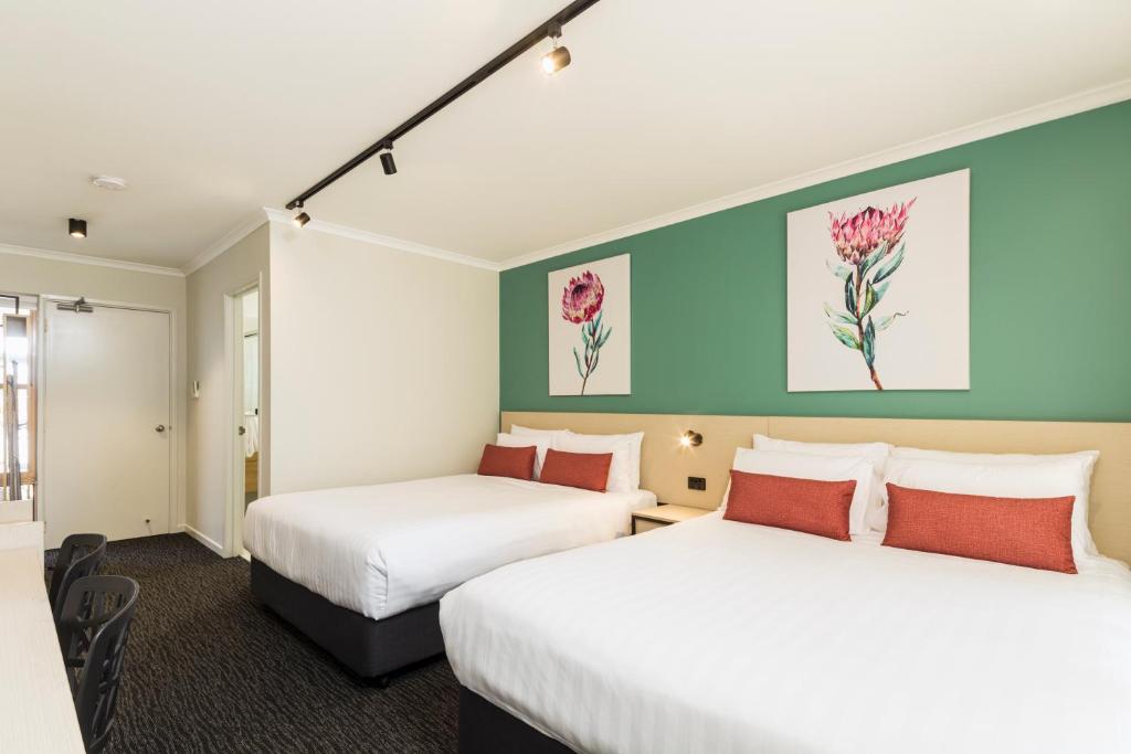 Nightcap At Balaclava Hotel - Resim 28