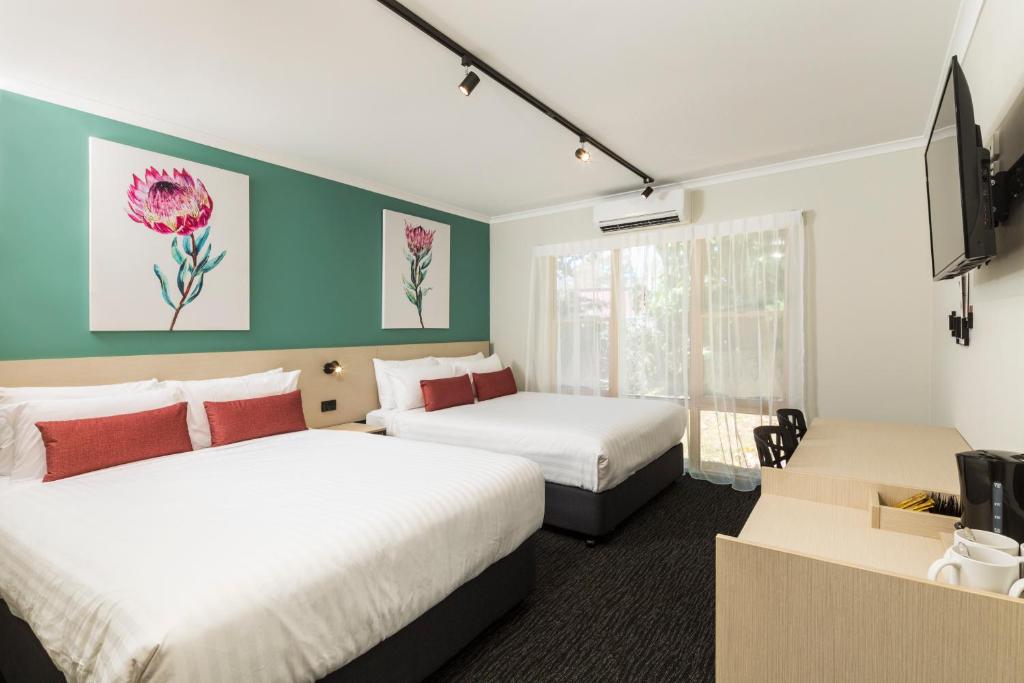 Nightcap At Balaclava Hotel - Resim 33