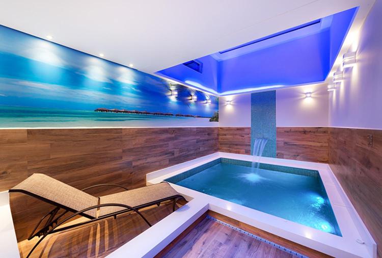  Azure Motel (adults only)