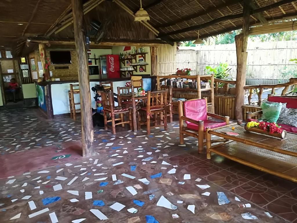 Restaurace v ubytování Bohol-Lahoy Dive Resort