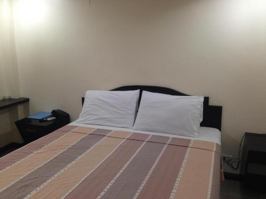 Postel nebo postele na pokoji v ubytování Boomerang Hotel