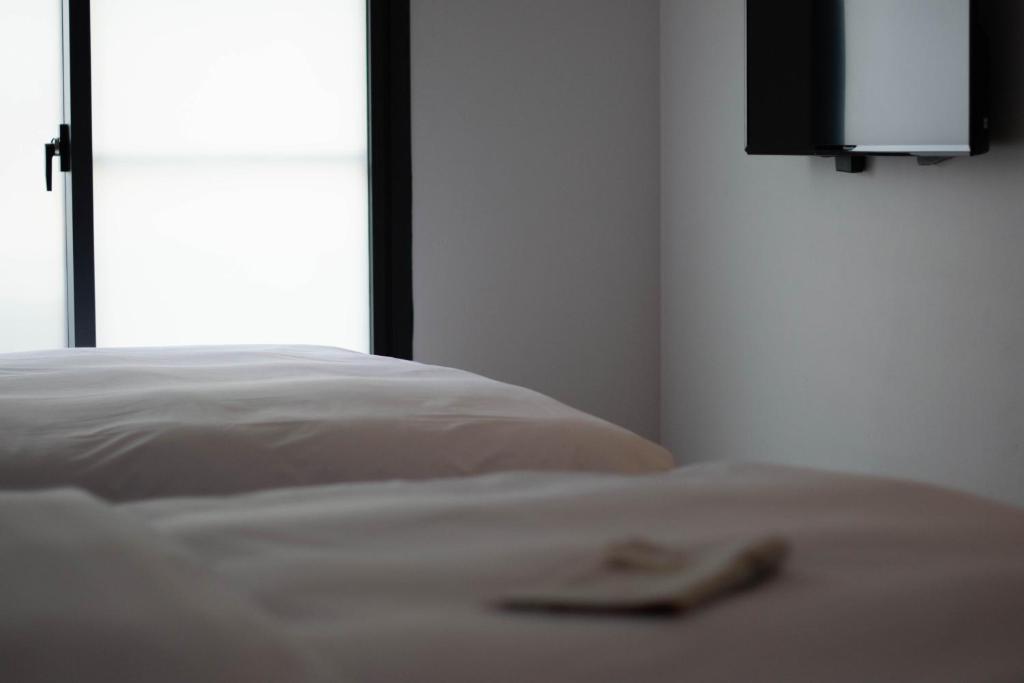 Uma cama ou camas num quarto em LIANN Hotel