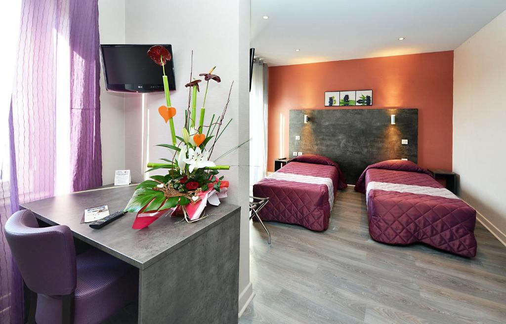 Postel nebo postele na pokoji v ubytování Hôtel Concorde - Rodez Centre Ville