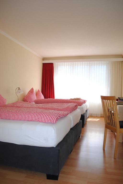 Postel nebo postele na pokoji v ubytování Hotel Weisses Kreuz