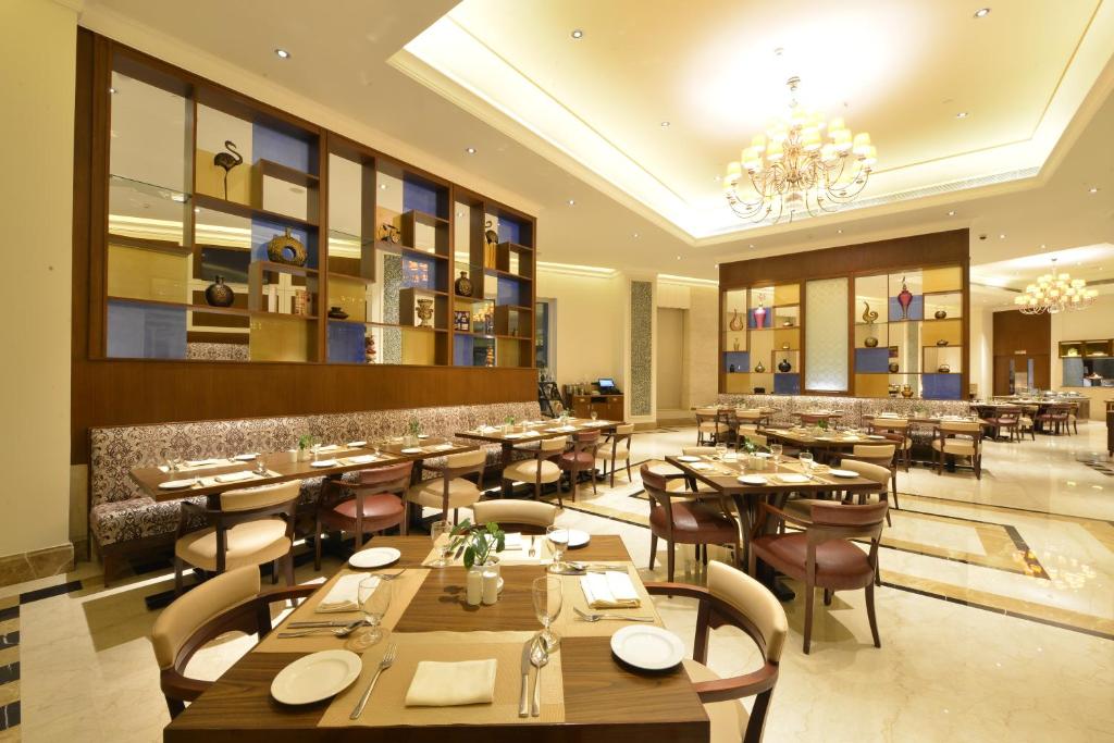 Posezení v ubytování Ramada Plaza Chennai