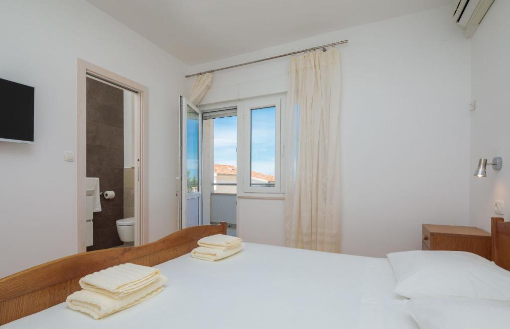 Posteľ alebo postele v izbe v ubytovaní Apartments and Rooms Denis