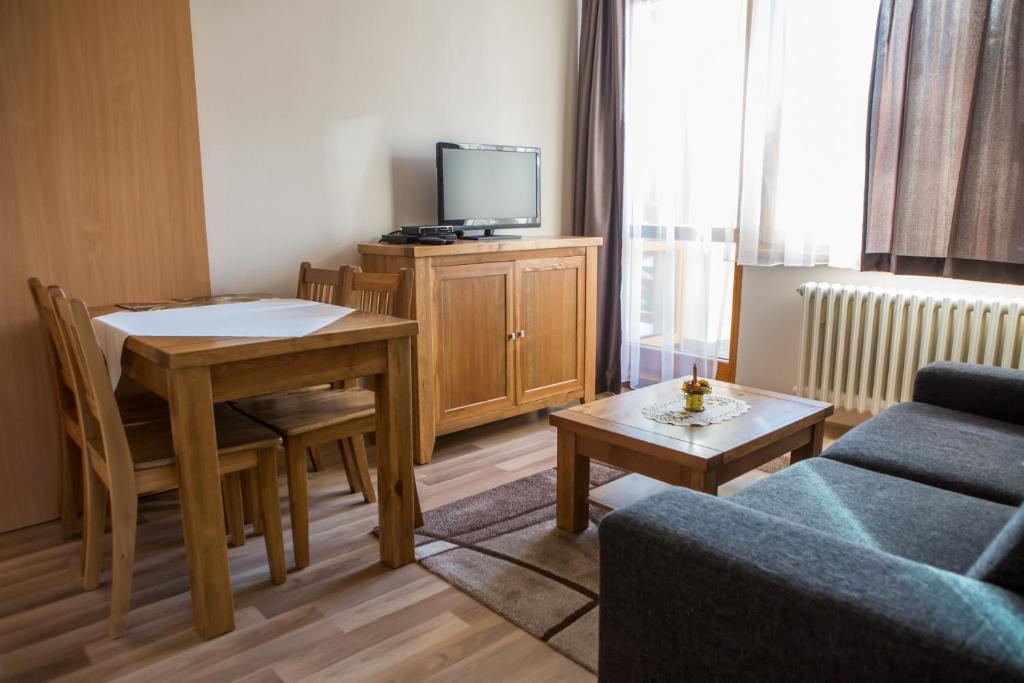 TV a/nebo společenská místnost v ubytování Apartmany Belianky