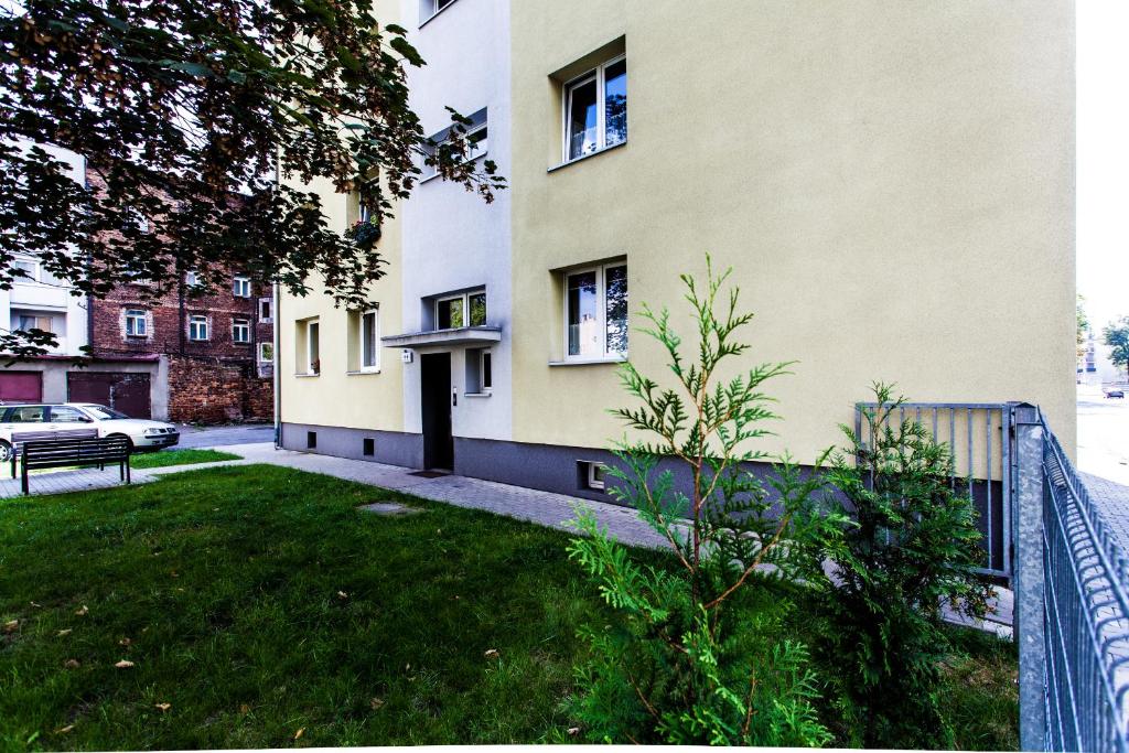 Vonkajšia záhrada v ubytovaní Batory Apartament