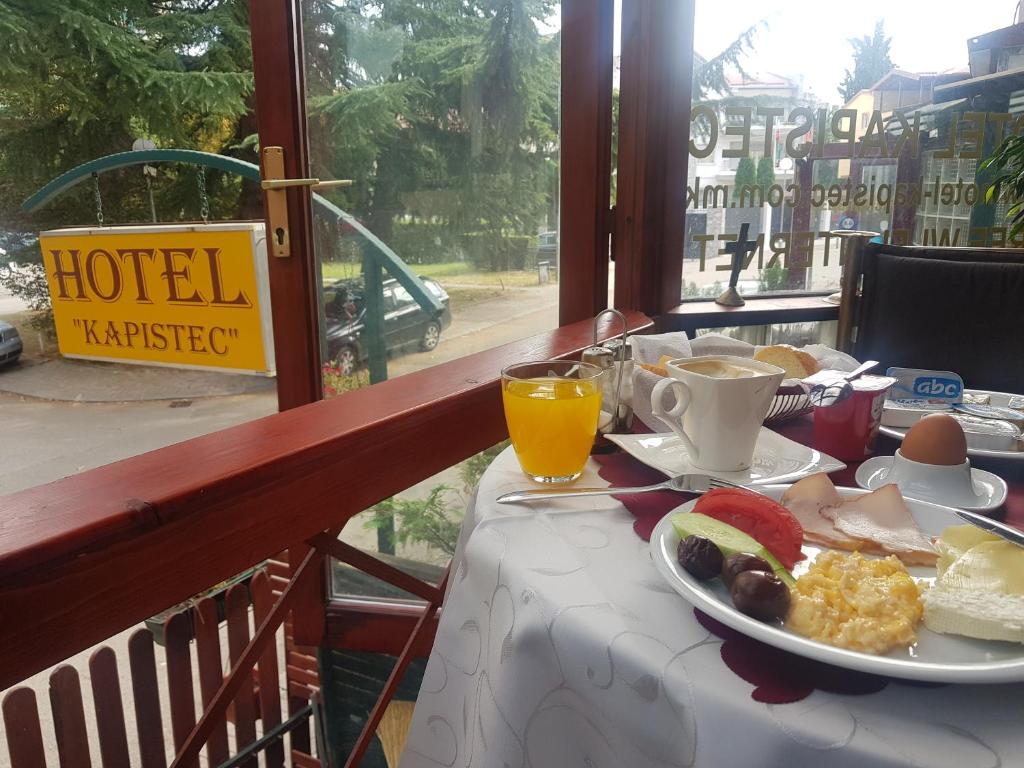 Jídlo v hotelu nebo okolí