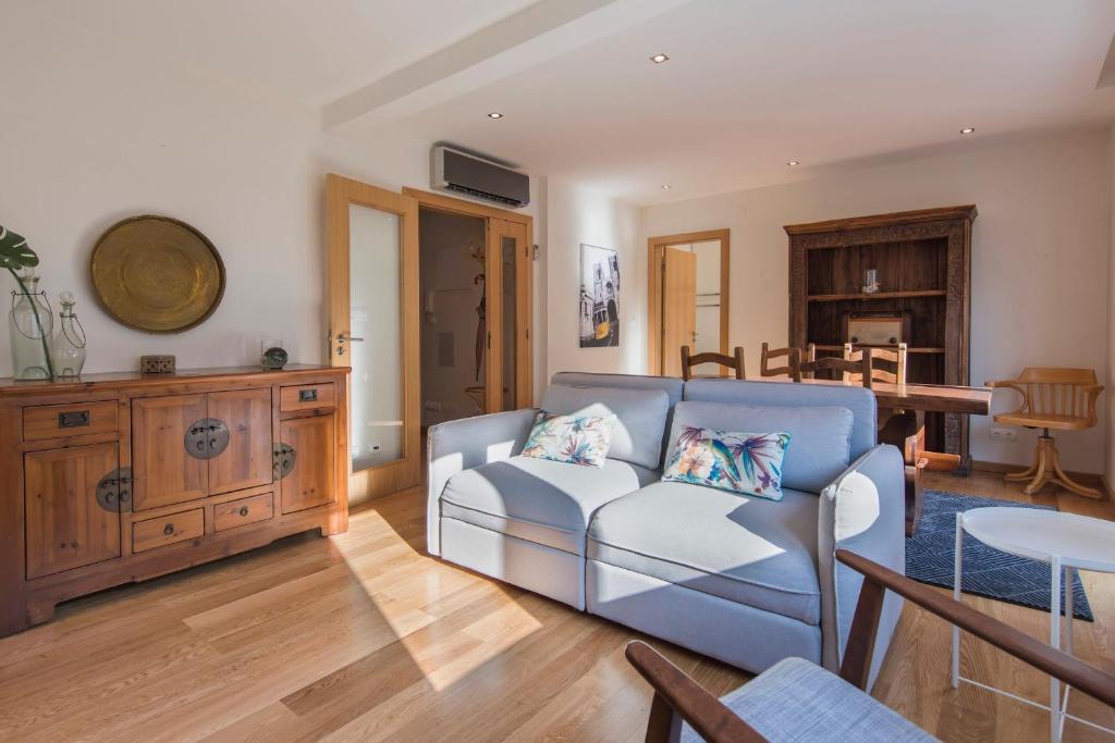 Belem 2BR with Balcony & City Views by LovelyStay