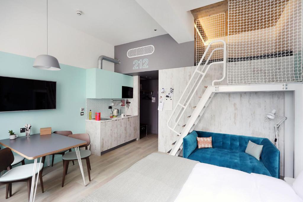 room2 Southampton Hometel - Resim 21