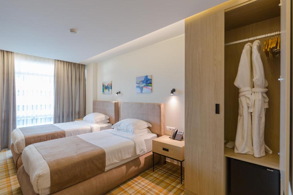 Best Western Premier Batumi - Habitación Gemela Con Balcón Y Vista De Montaña