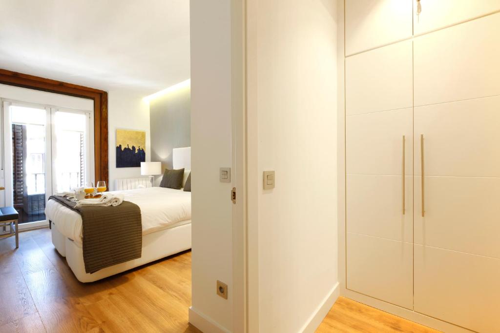 Postel nebo postele na pokoji v ubytování Madrid Centric Suites