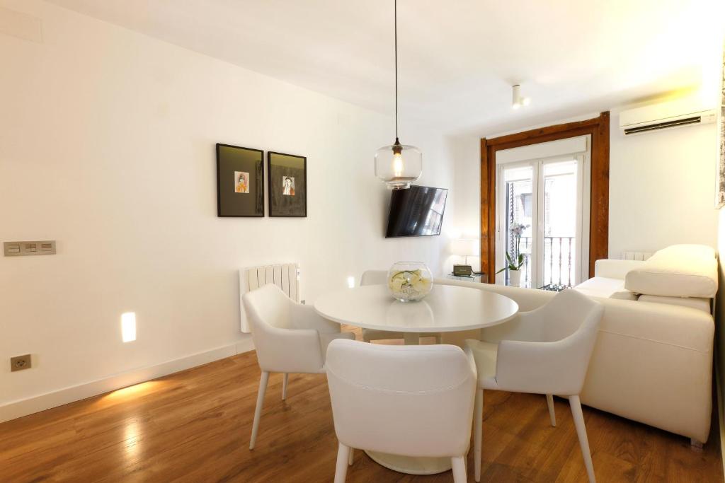 TV a/nebo společenská místnost v ubytování Madrid Centric Suites