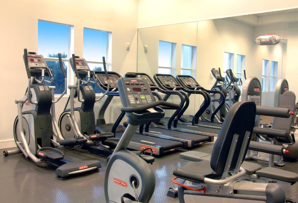 Fitness centrum a/nebo fitness zařízení v ubytování Provident Doral At The Blue