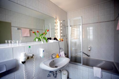 Koupelna v ubytování Hotel Carmen