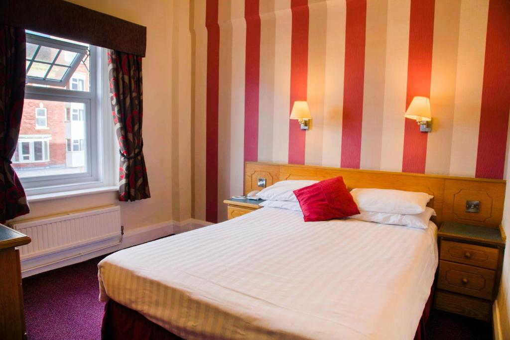 Cliffs Hotel - 