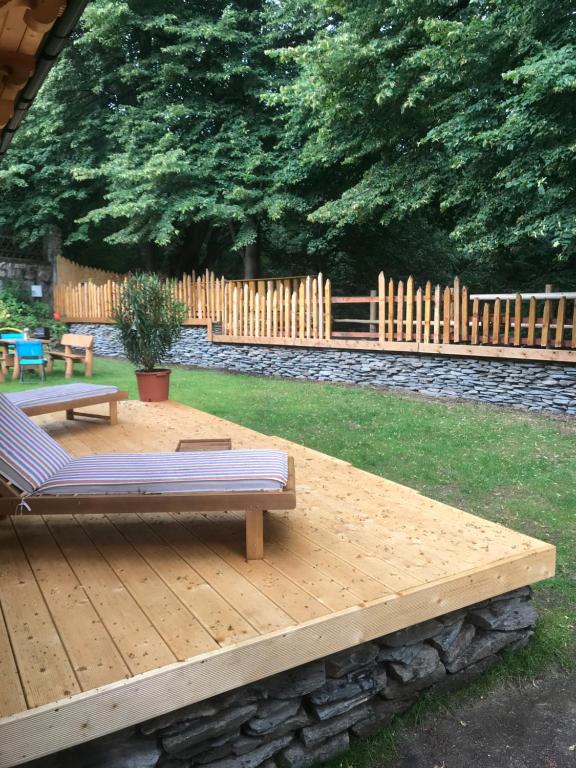 Vonkajšia záhrada v ubytovaní Góralska Osada Karpacz - Domki Lux