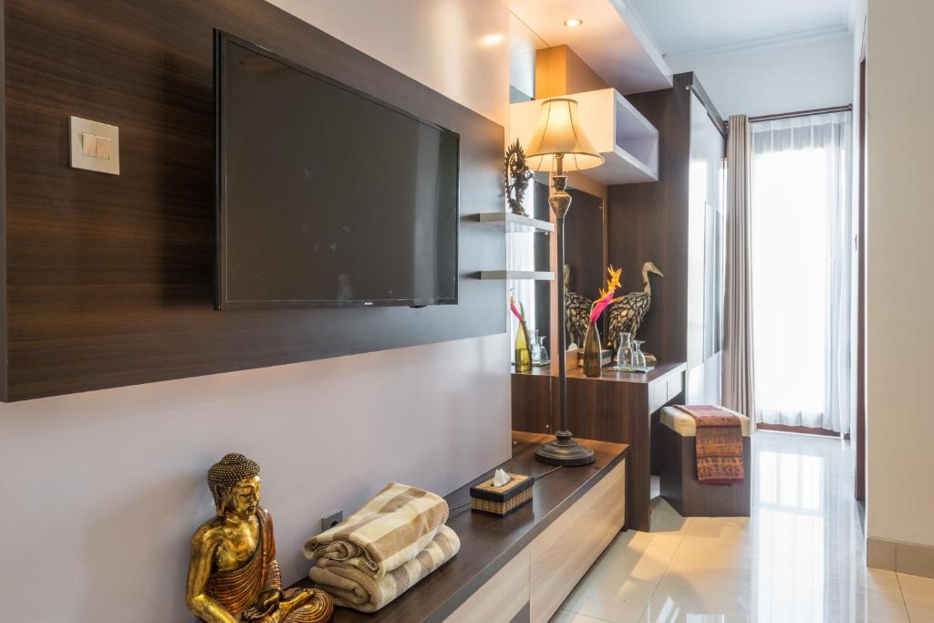 a living room with a flat screen tv on a wall at Villa Melasti Wardana in Uluwatu